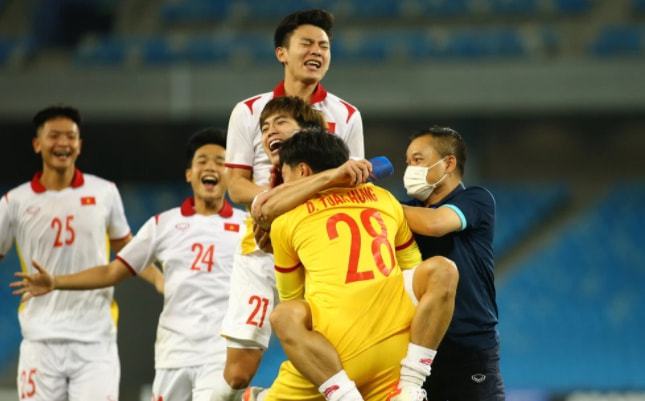 广州恒大客场2-1擒韩国全北