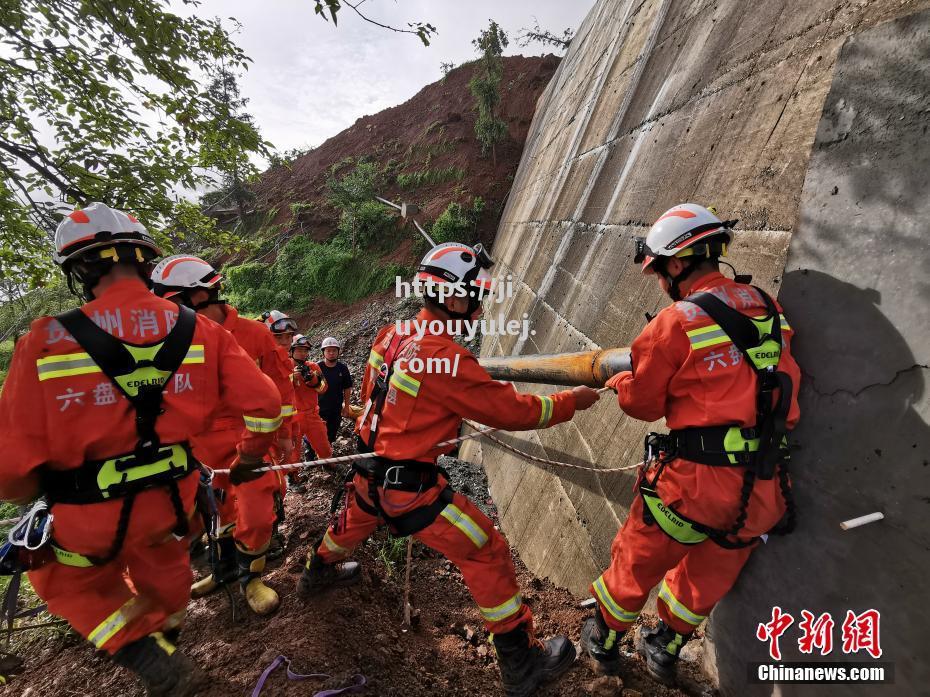 CNN报道：西涅山体滑坡致道路中断，救援人员紧急展开施救